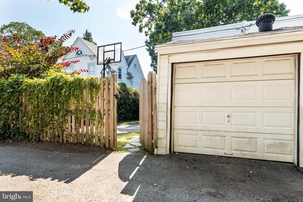 1455 BRADDOCK LANE