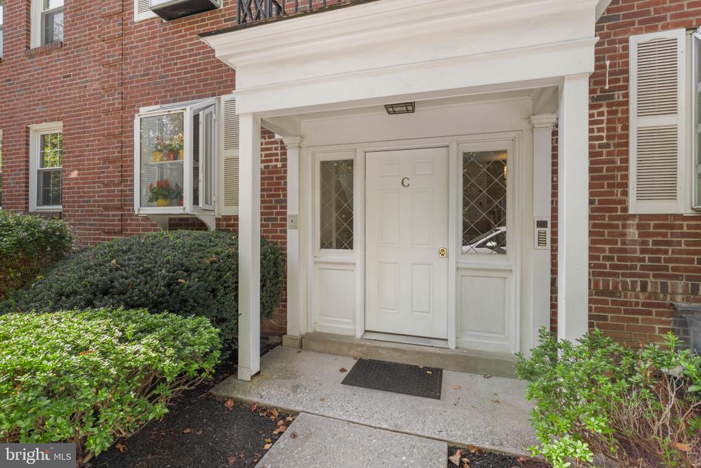 922 MONTGOMERY AVENUE C-2