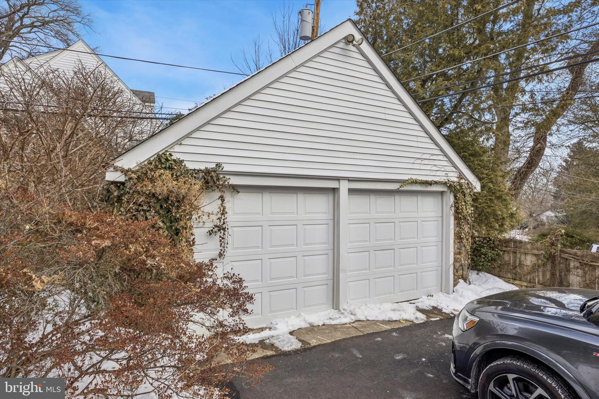 1039 WELLINGTON ROAD