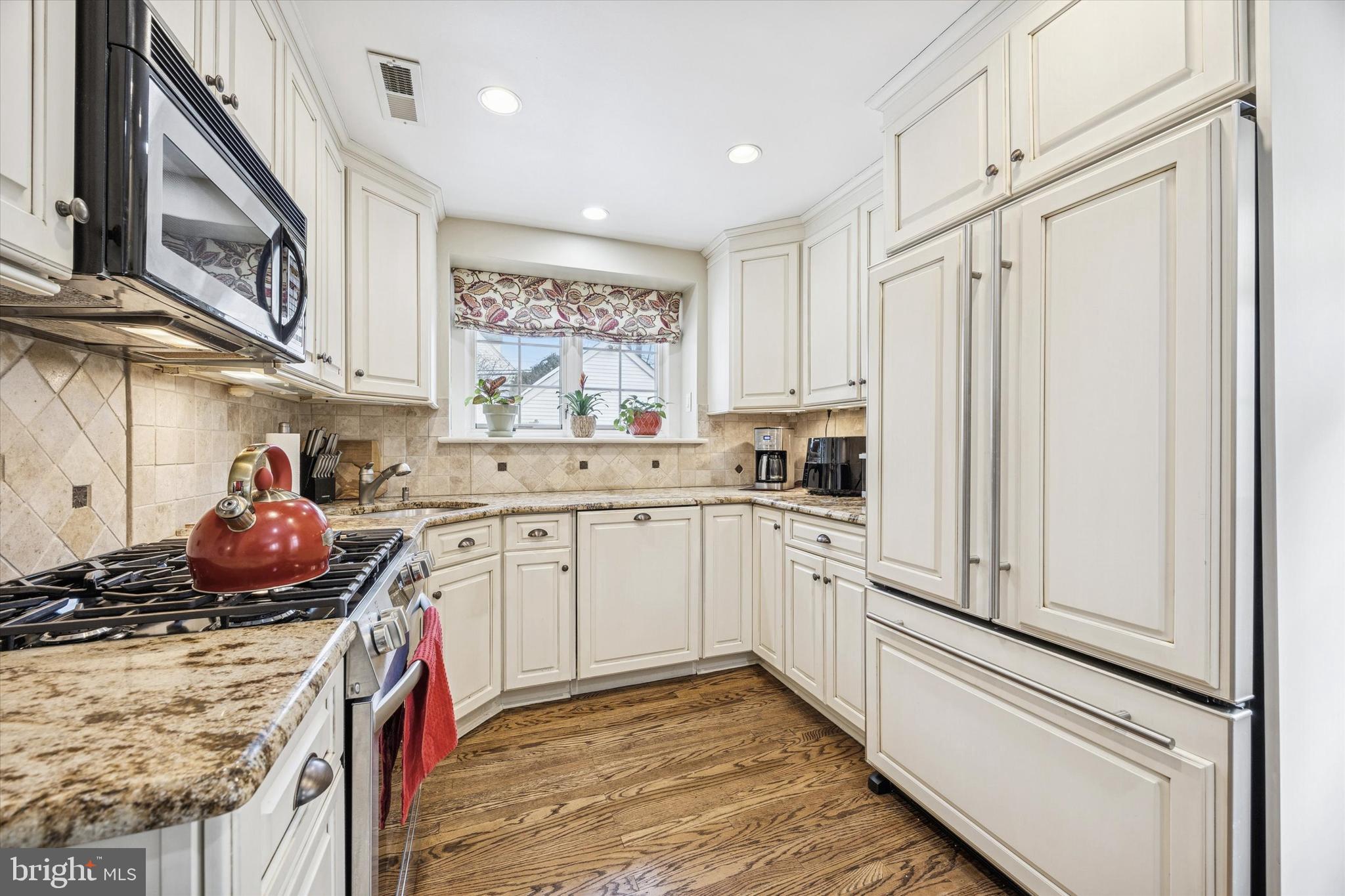 1039 WELLINGTON ROAD