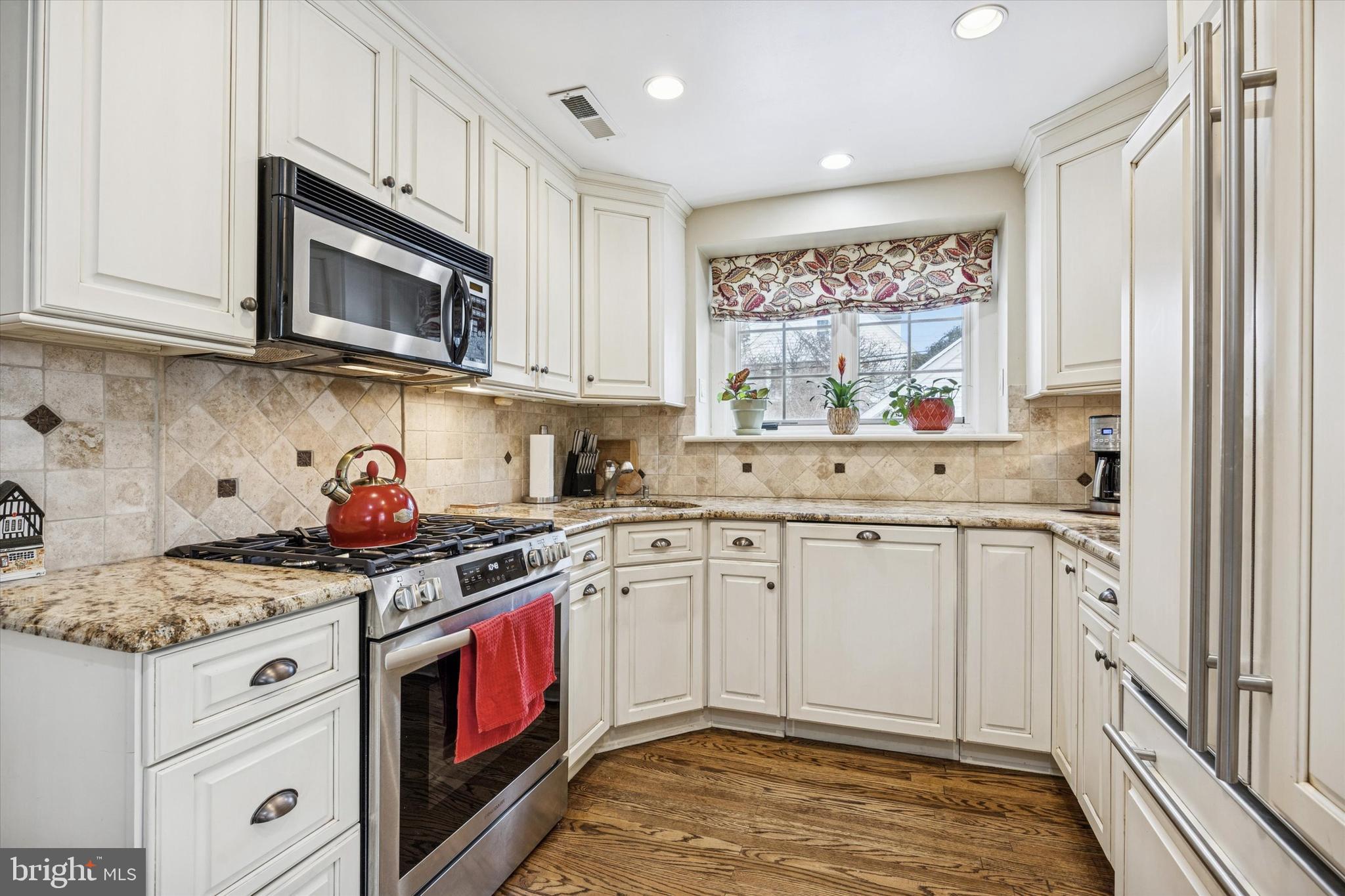 1039 WELLINGTON ROAD