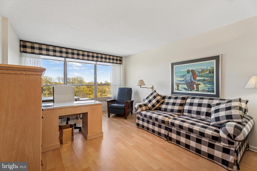1001 CITY AVE. W-1004