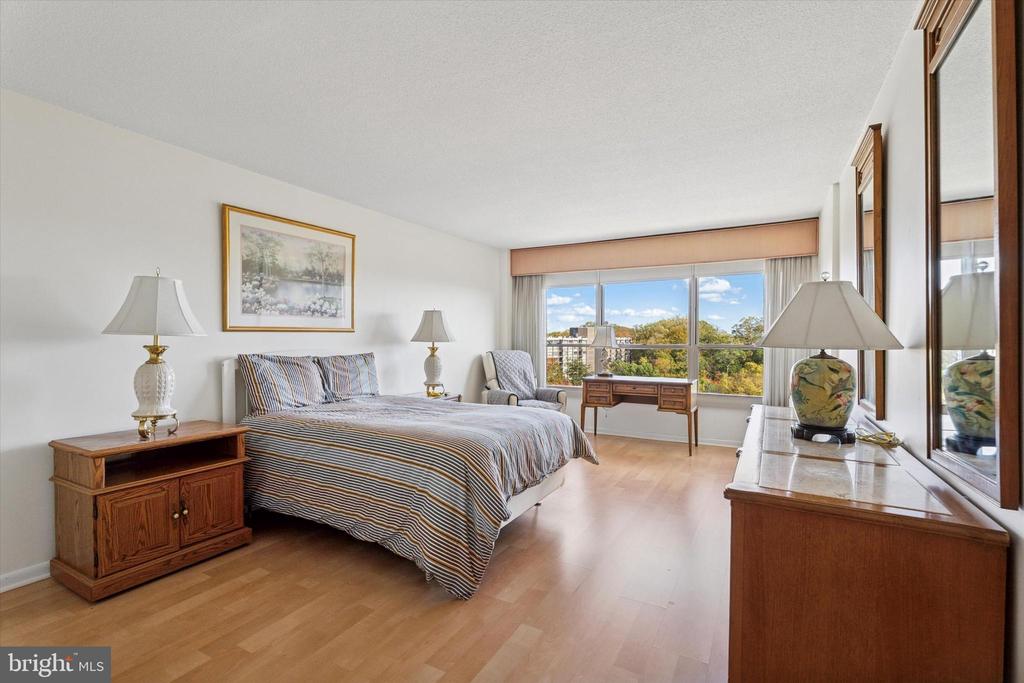 1001 CITY AVE. W-1004