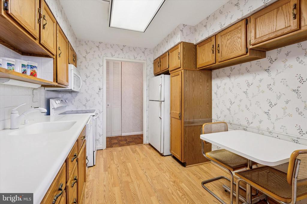 1001 CITY AVE. W-1004
