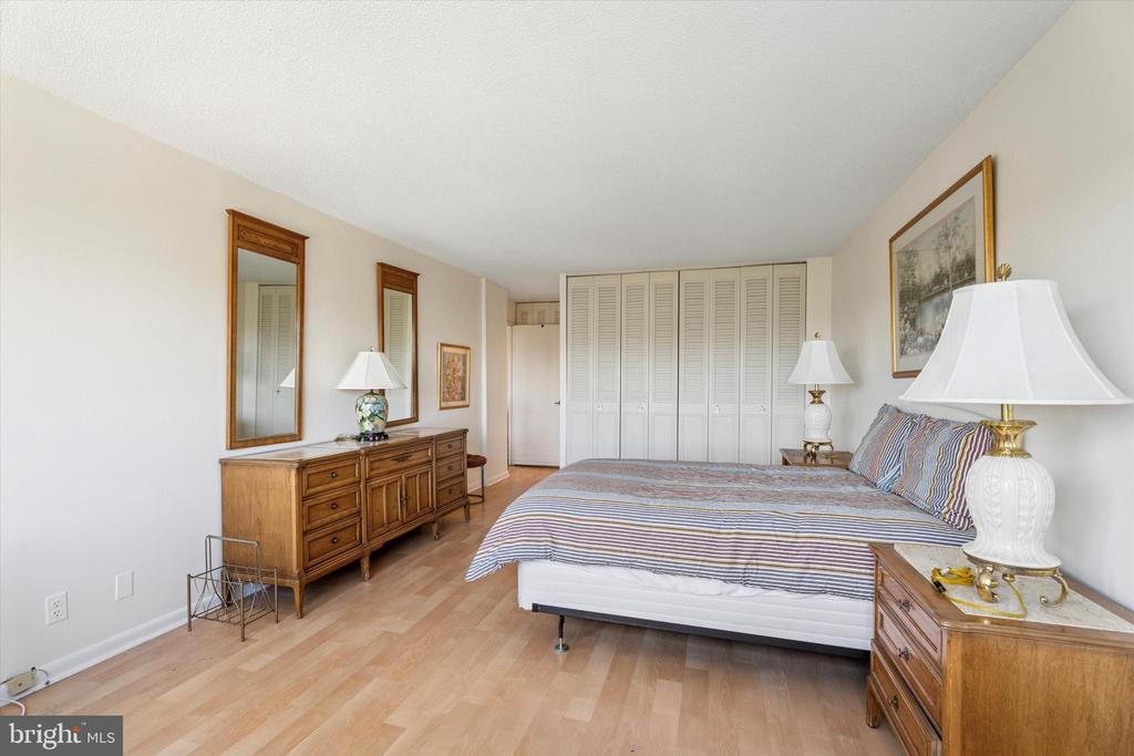 1001 CITY AVE. W-1004