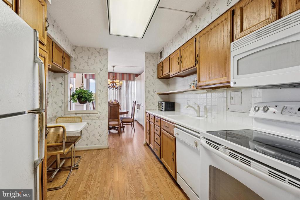 1001 CITY AVE. W-1004