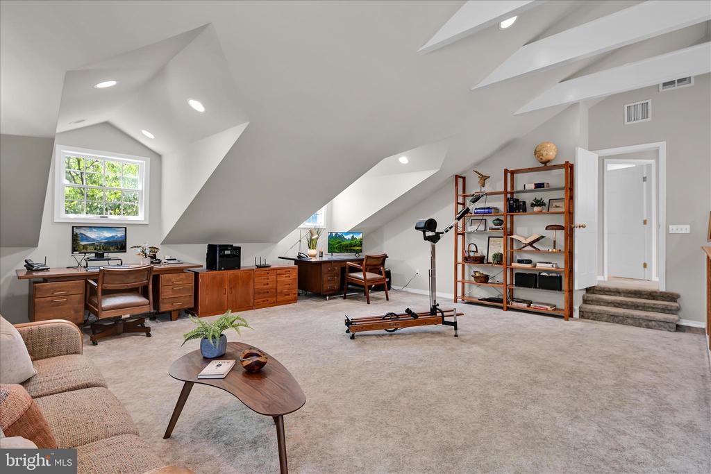1133 CLUB HOUSE ROAD