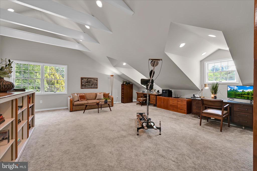 1133 CLUB HOUSE ROAD