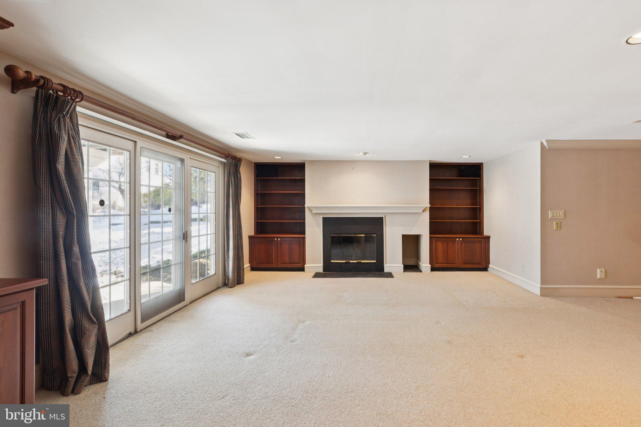 821 OXFORD CREST