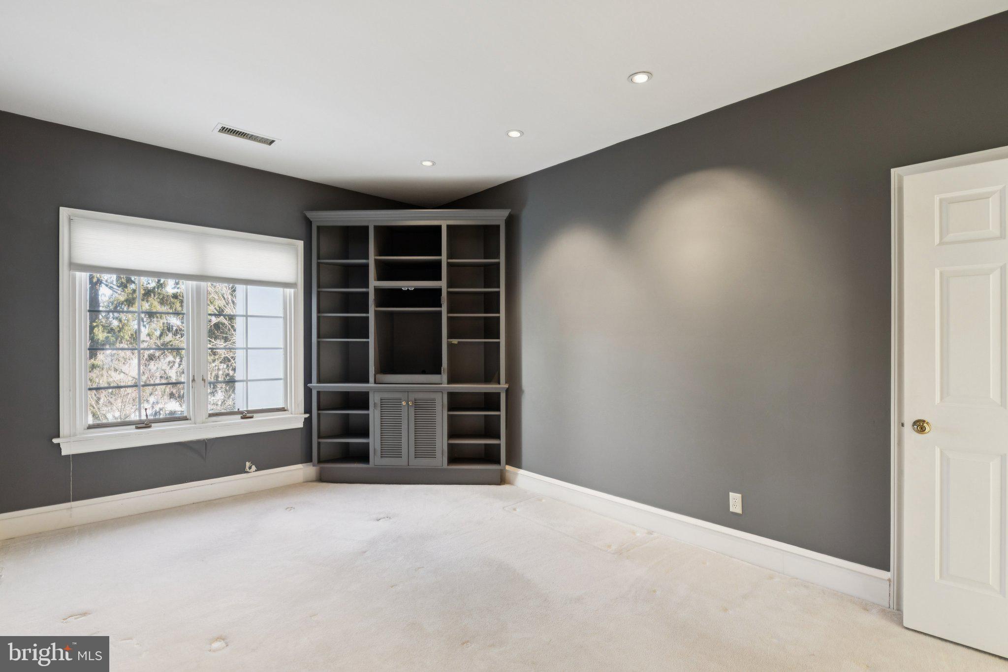 821 OXFORD CREST