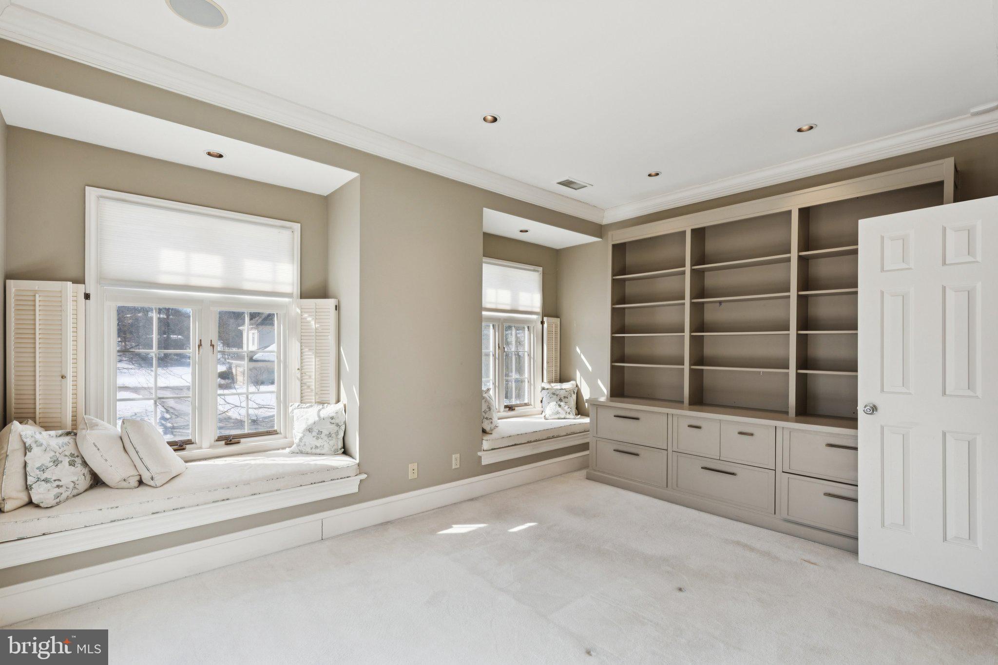 821 OXFORD CREST