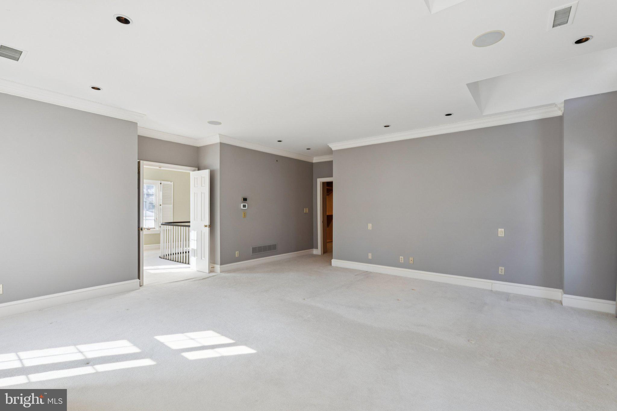 821 OXFORD CREST