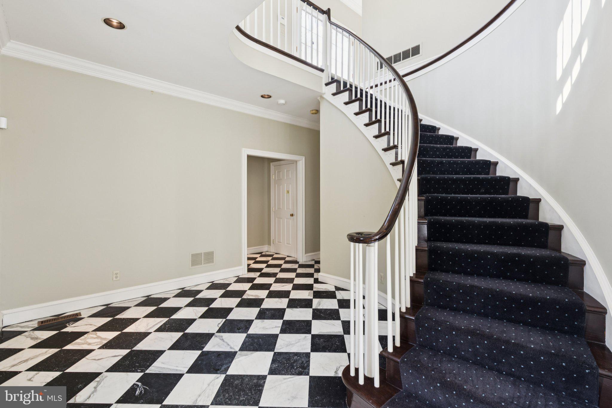821 OXFORD CREST