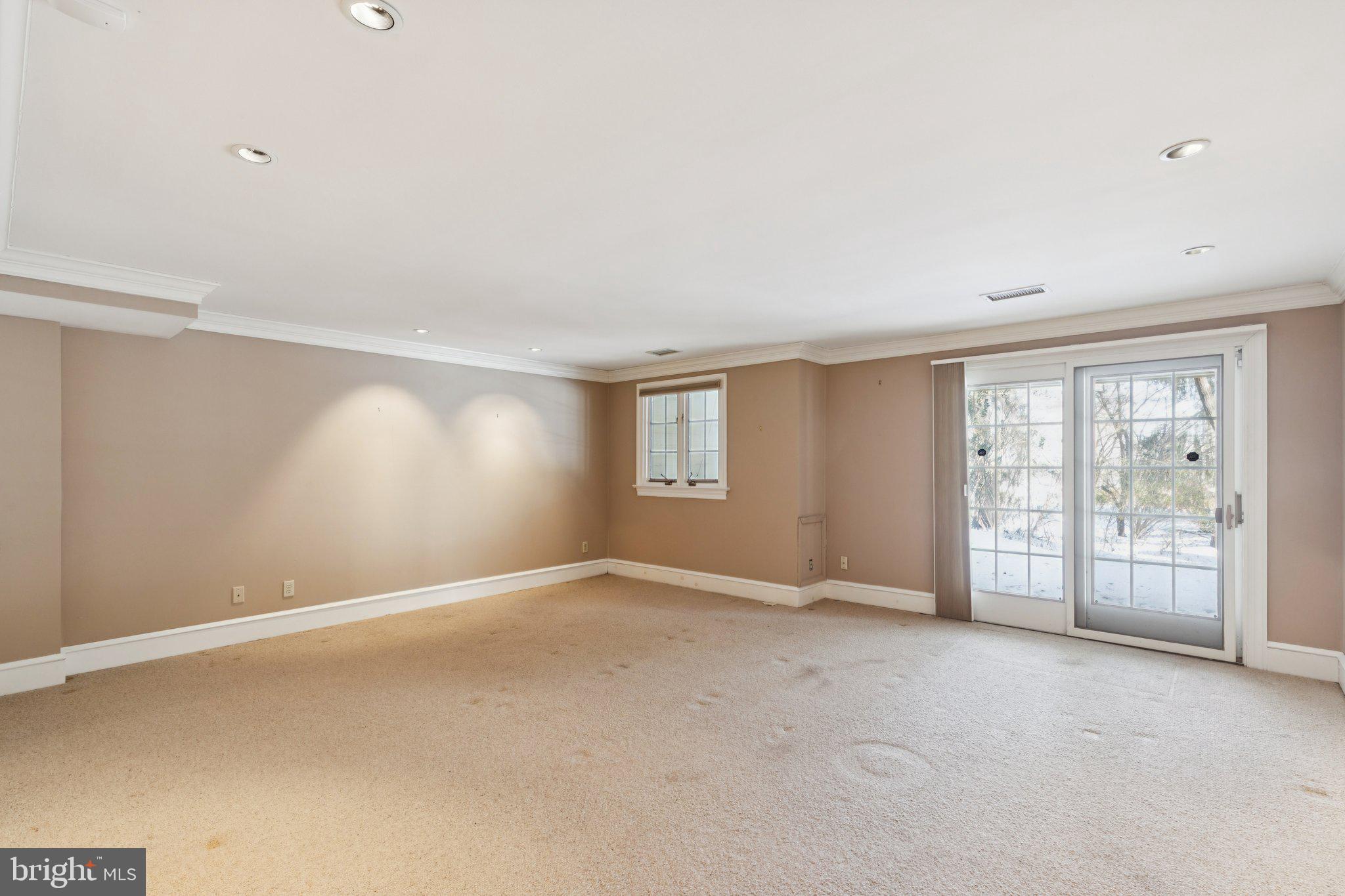 821 OXFORD CREST
