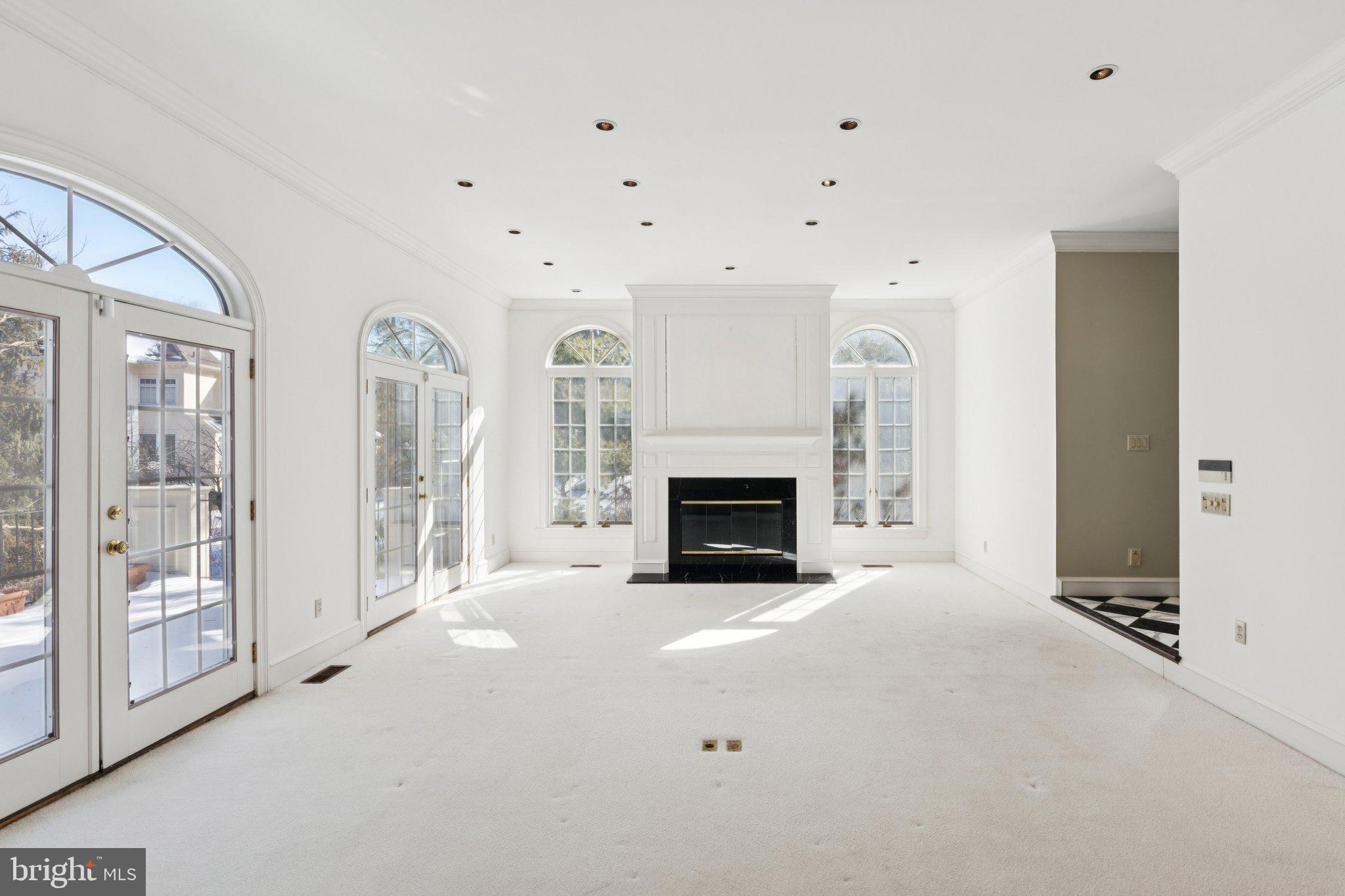 821 OXFORD CREST