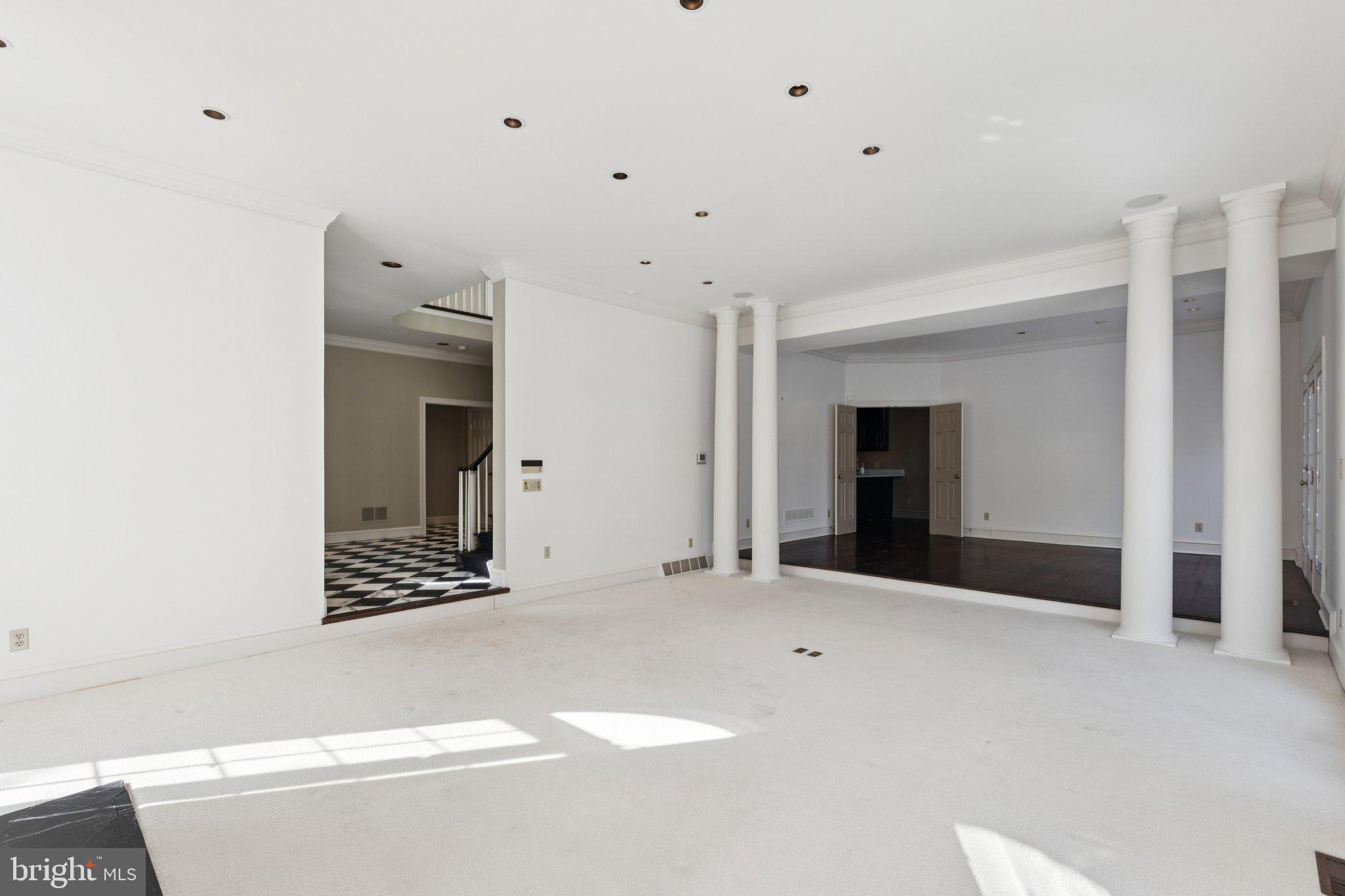 821 OXFORD CREST