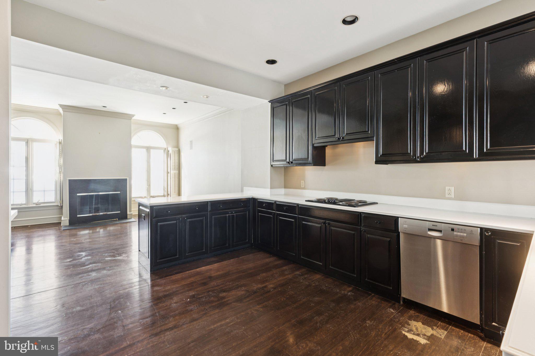 821 OXFORD CREST