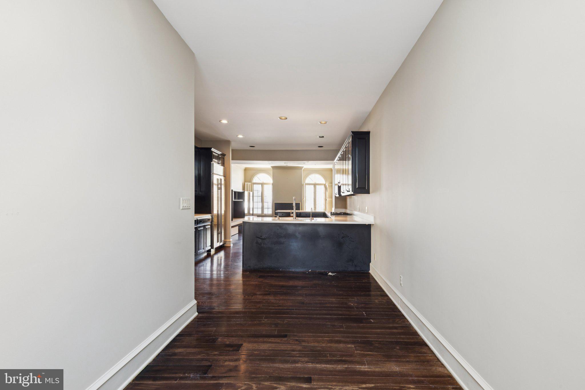 821 OXFORD CREST