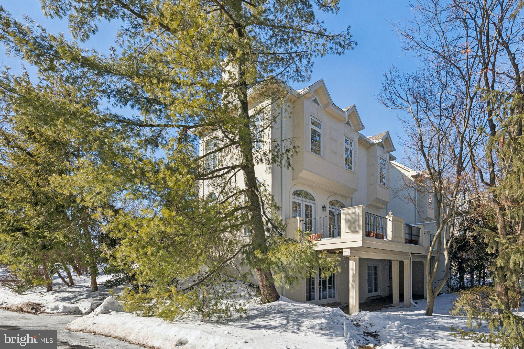 821 OXFORD CREST