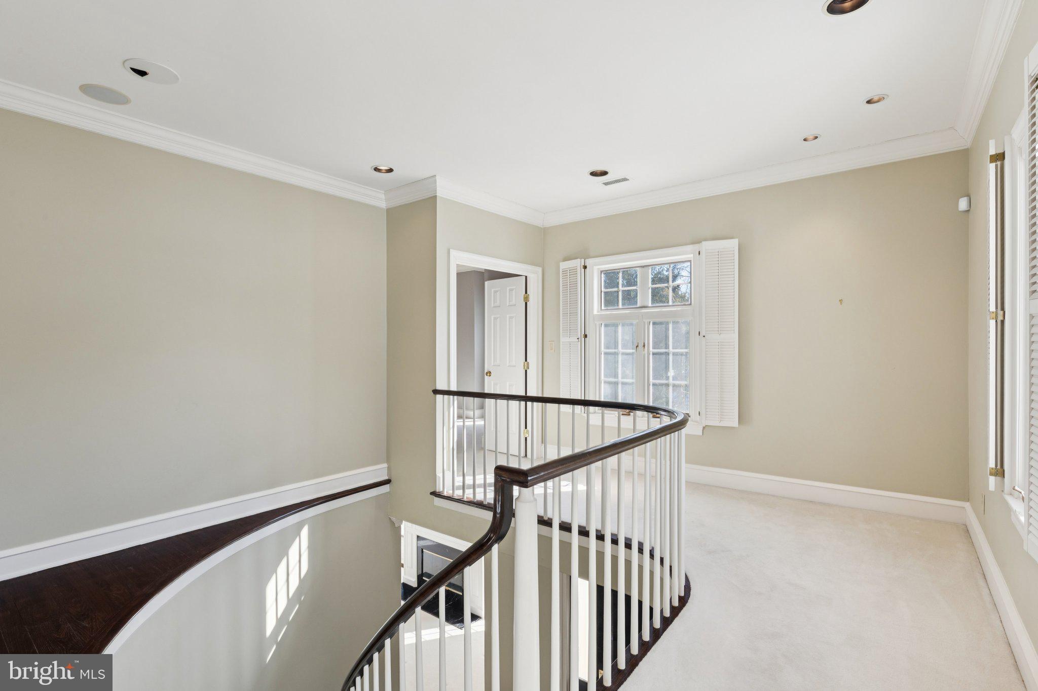 821 OXFORD CREST