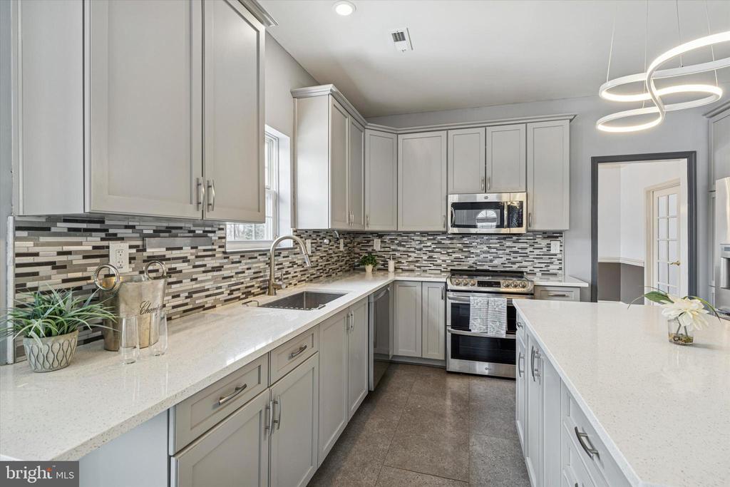 1003 CLOVER MILL CIRCLE