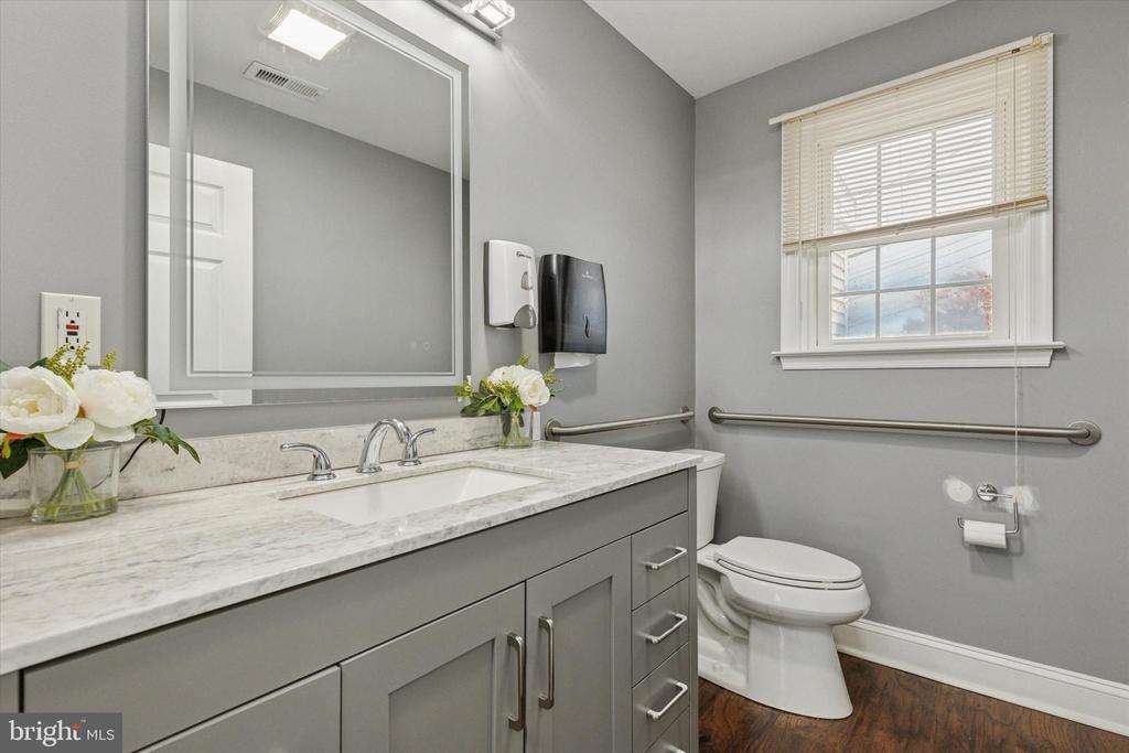 239 W GERMANTOWN PIKE