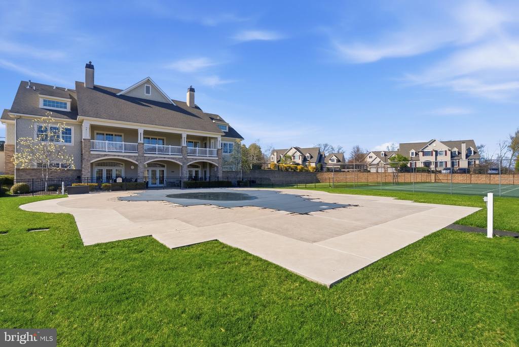 705 E KENNEDY ROAD