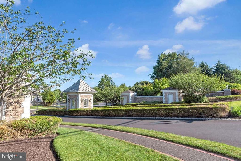 705 E KENNEDY ROAD