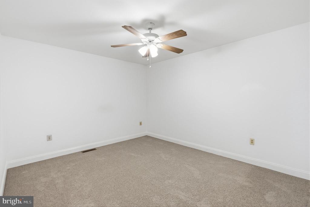 705 E KENNEDY ROAD