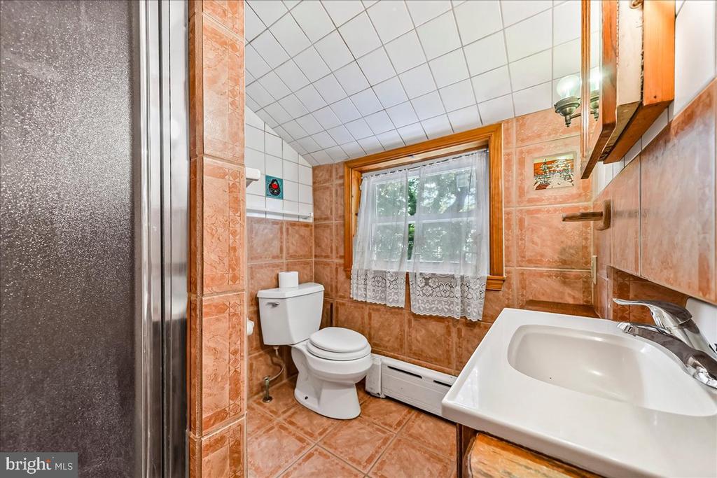 4 E LODGES LANE