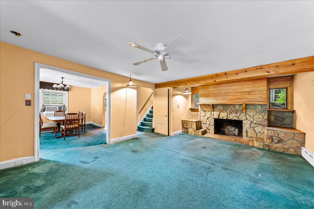 4 E LODGES LANE