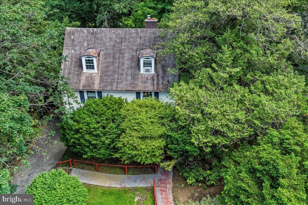 4 E LODGES LANE