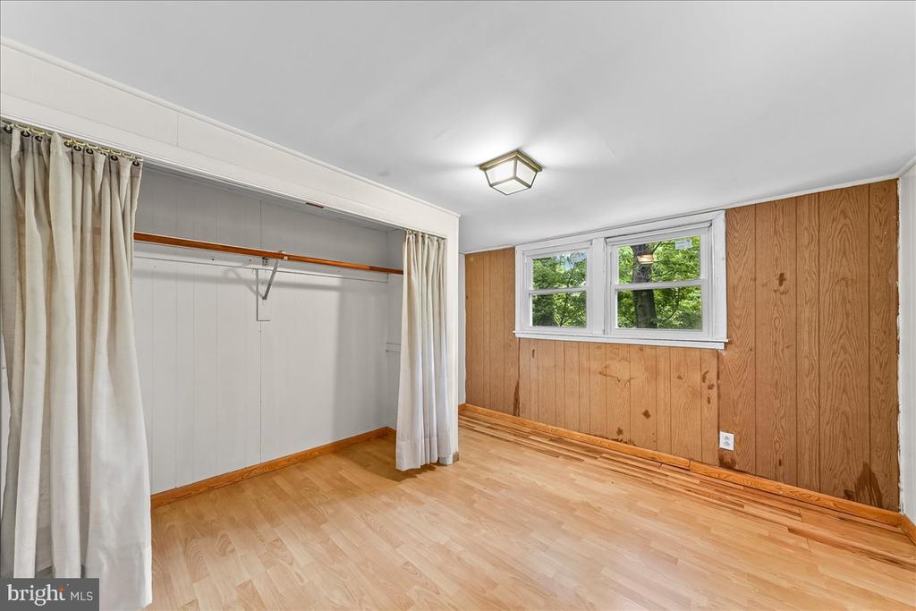 4 E LODGES LANE