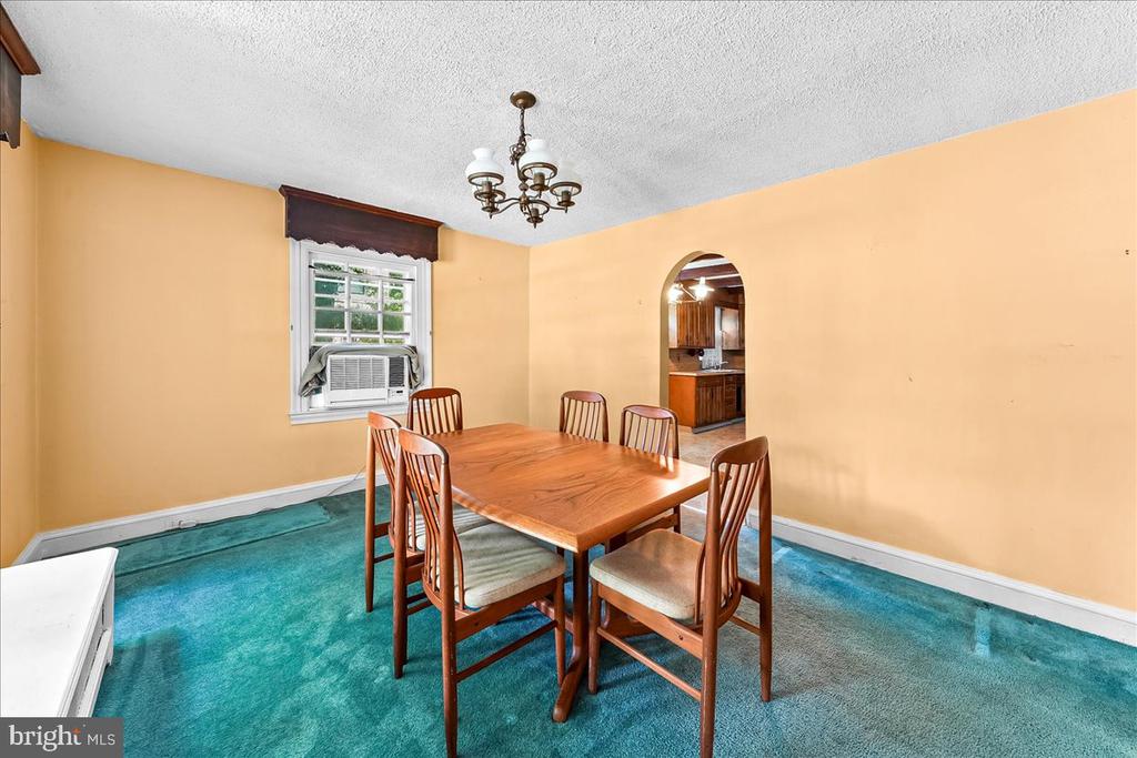 4 E LODGES LANE