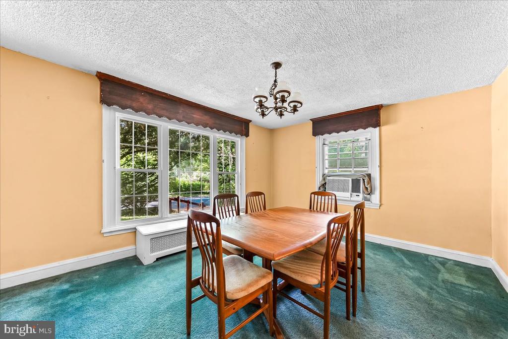 4 E LODGES LANE