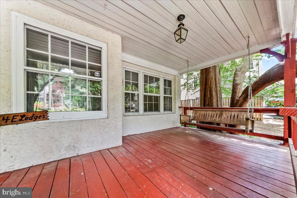 4 E LODGES LANE