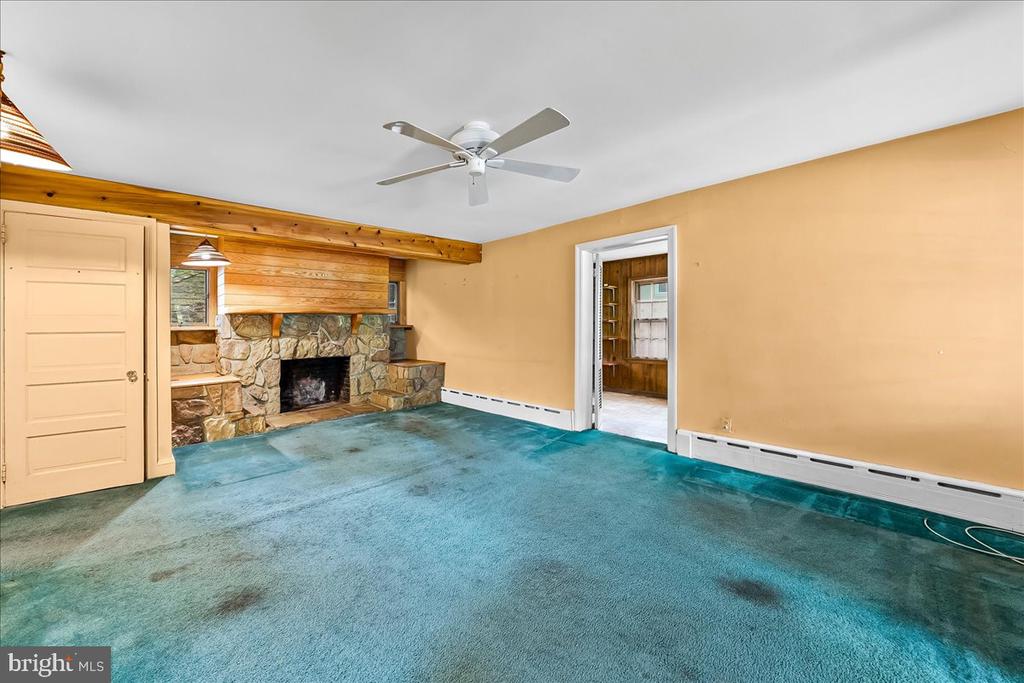 4 E LODGES LANE