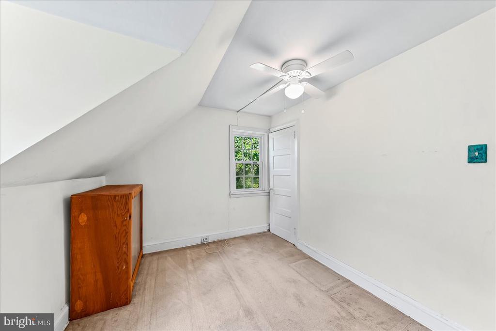 4 E LODGES LANE