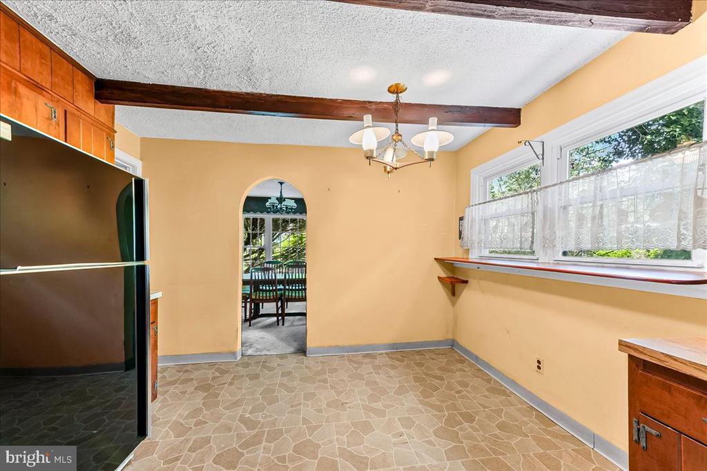 4 E LODGES LANE