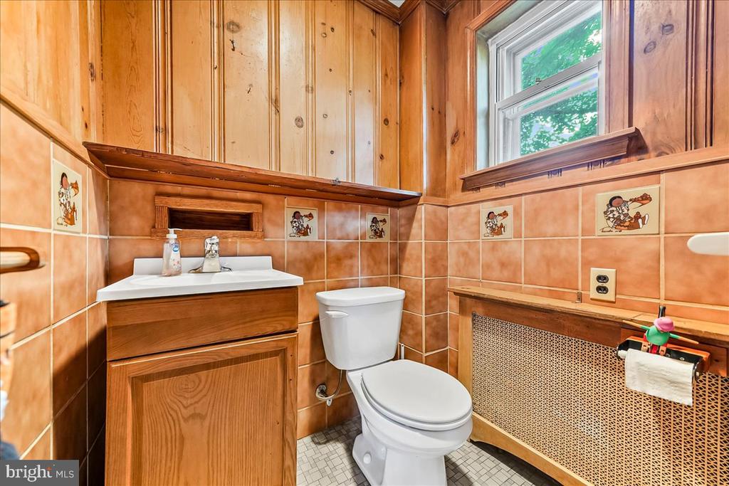 4 E LODGES LANE
