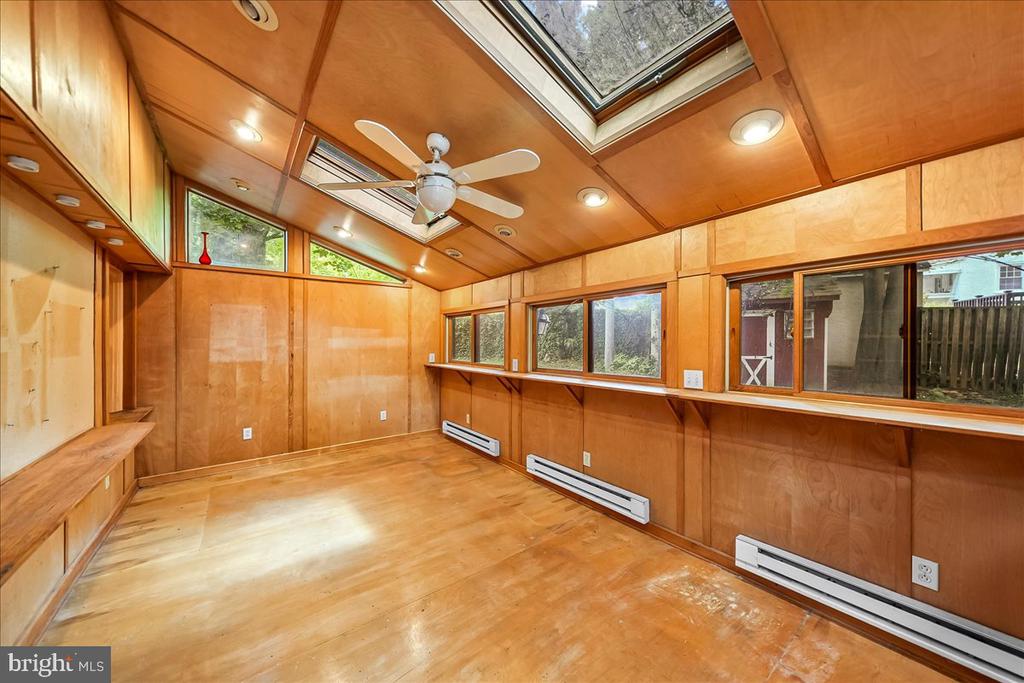 4 E LODGES LANE