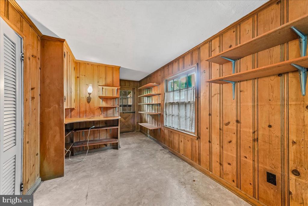 4 E LODGES LANE