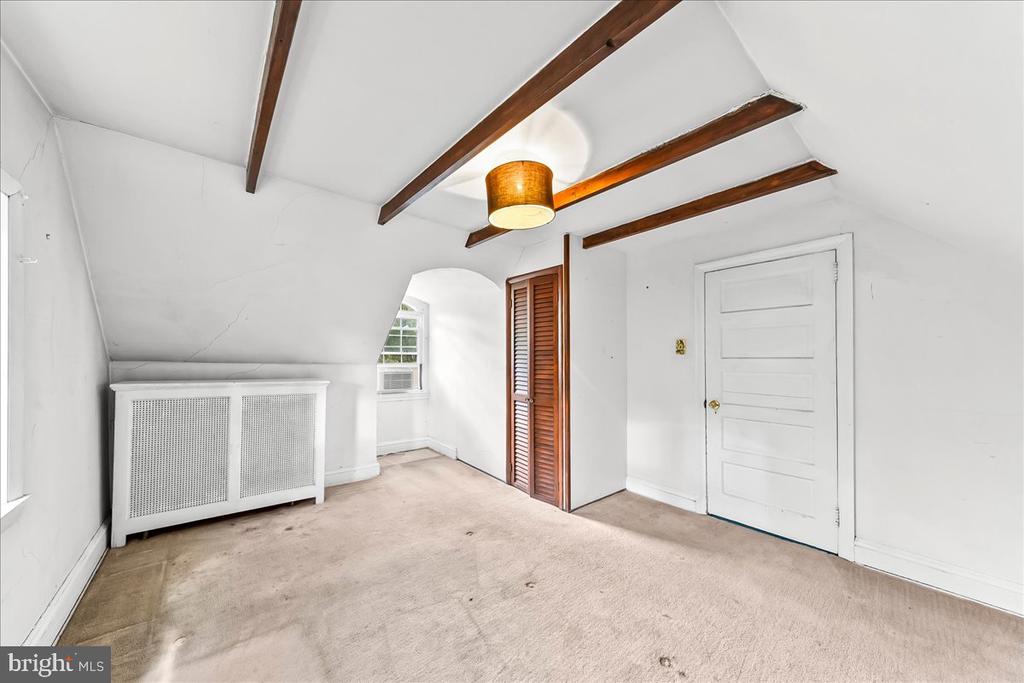 4 E LODGES LANE