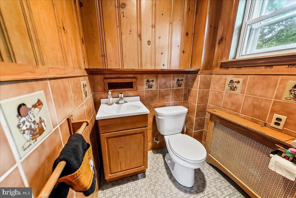 4 E LODGES LANE