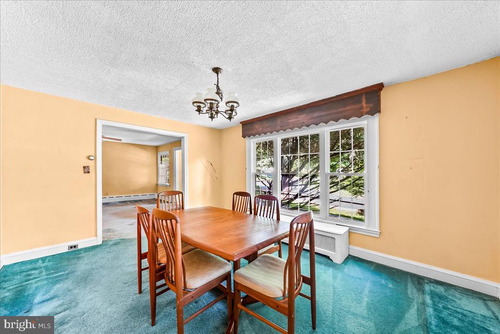 4 E LODGES LANE