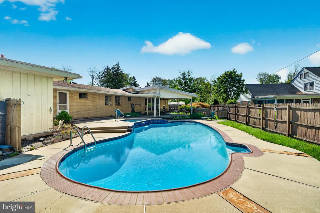 2615 DOGWOOD LANE