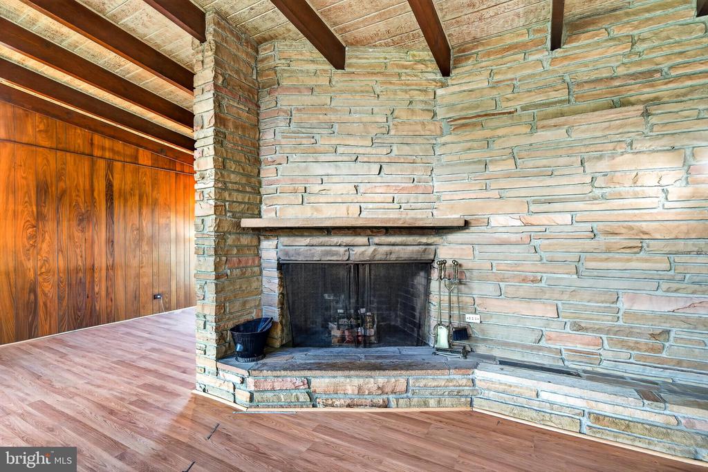 2615 DOGWOOD LANE