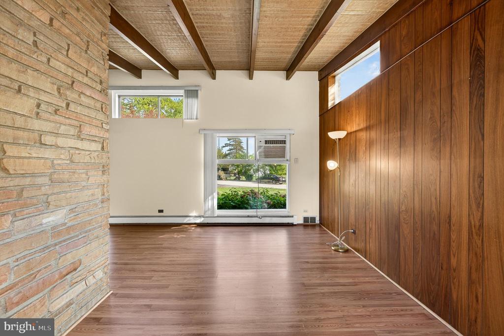 2615 DOGWOOD LANE
