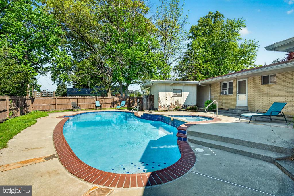 2615 DOGWOOD LANE