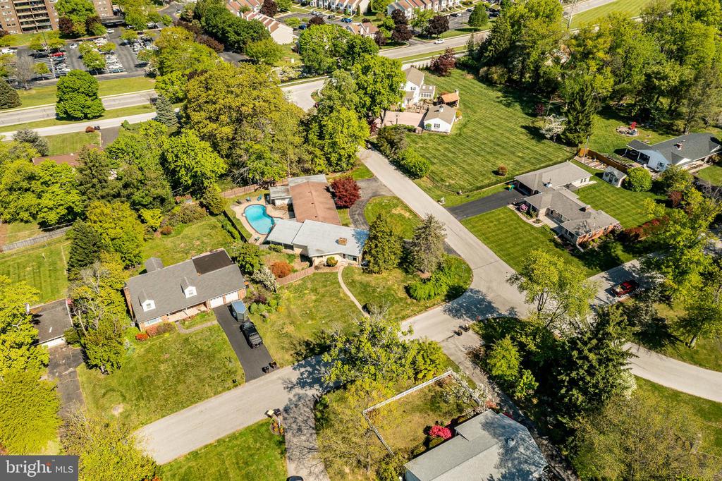 2615 DOGWOOD LANE